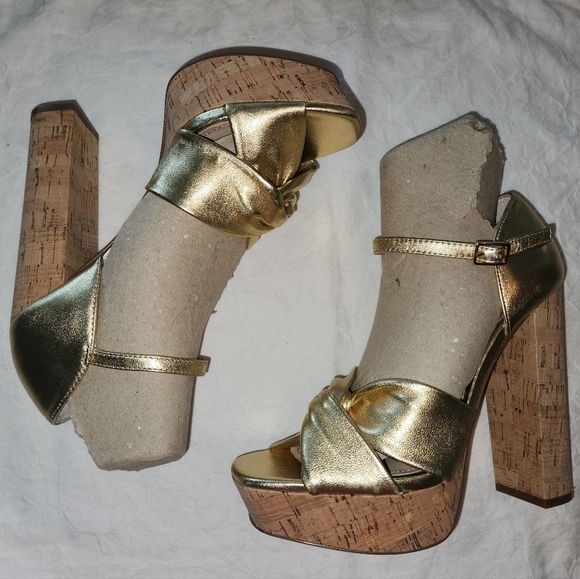 RZ Gold Platform Heels - Picture 3 of 14